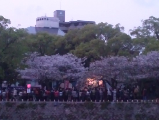 桜灯りと水上の音楽祭。