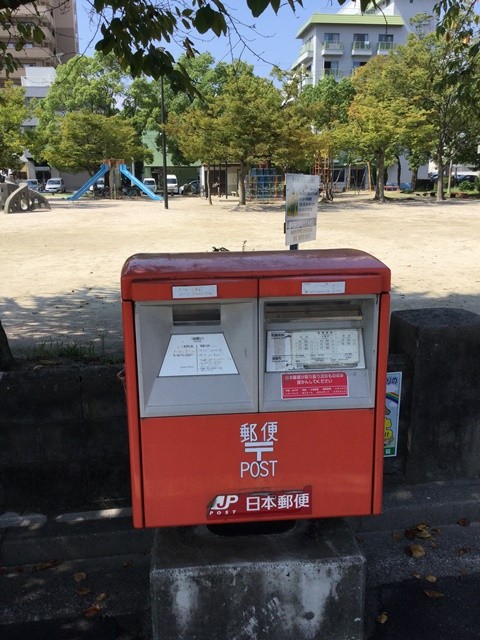 目の前の公園にて