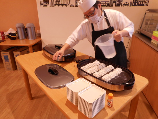 夕食に焼き餃子
