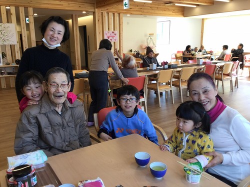 THE　FAMILY　HAPPY　CIRCLE～家族団らん～