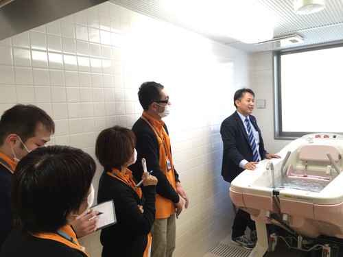 研修の風景～特別浴室カトレア