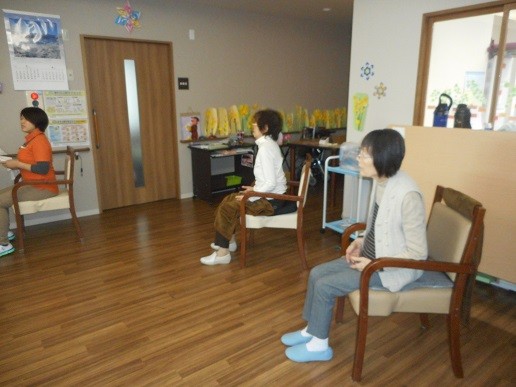 今日は座ってヨガ