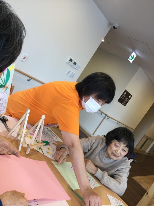 本日のレク　カレンダー作り。