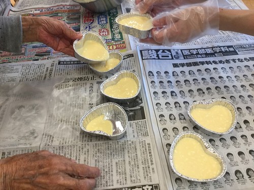 共作料理。チーズケーキを皆さんで食べましょう。