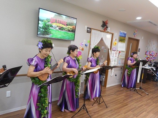 ウクレレとフラダンス