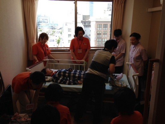 介護技術研修を行いました。