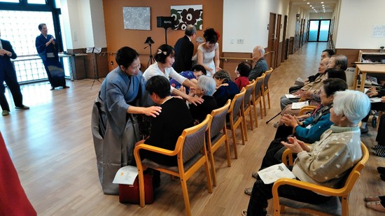 施設内イベント(ボランティア慰問)を開催しました！