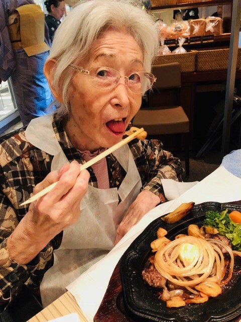 肉をたべるぞぉ！