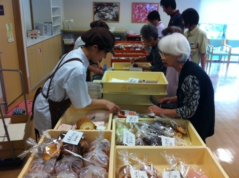 スイーツの訪問販売♪