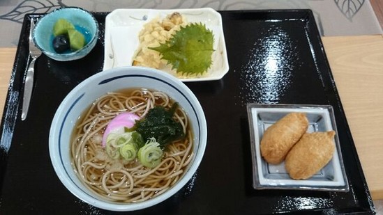 今日の昼食は★おそば★