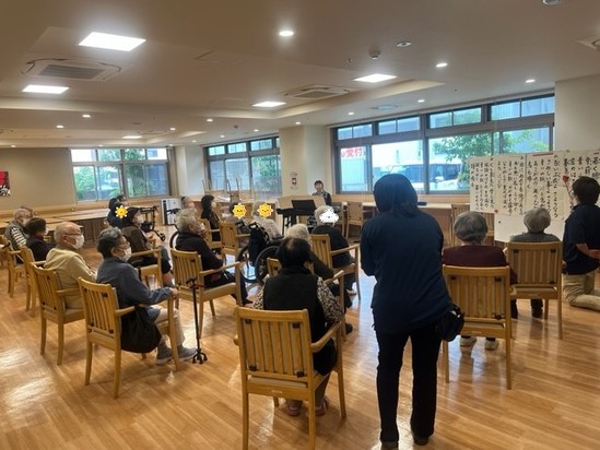 お待ちかねの先生が..！！